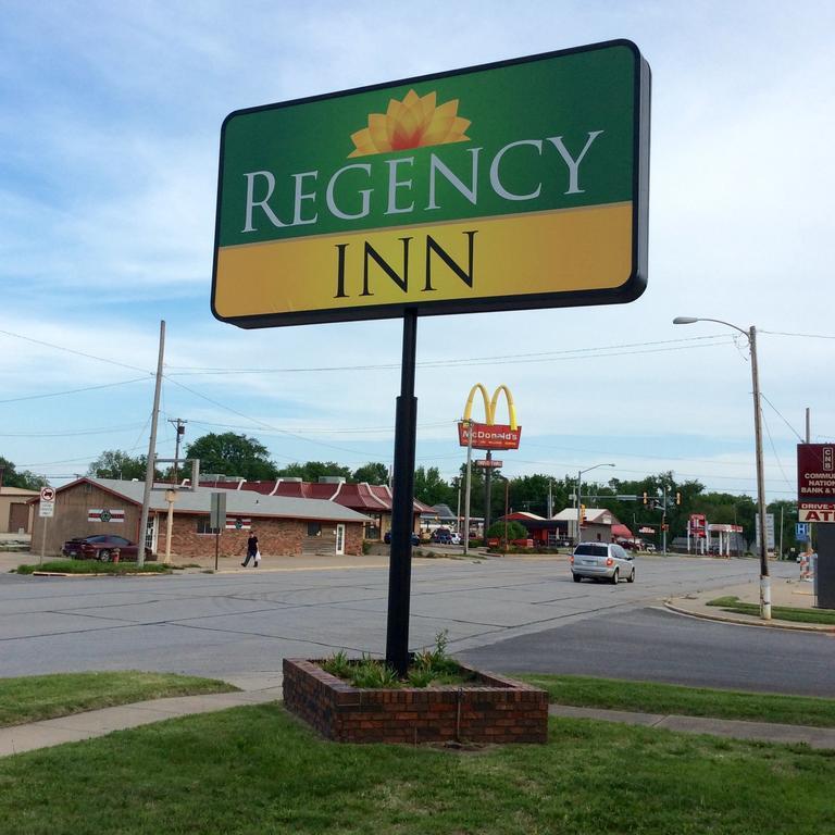 Regency Inn Iola Exterior foto
