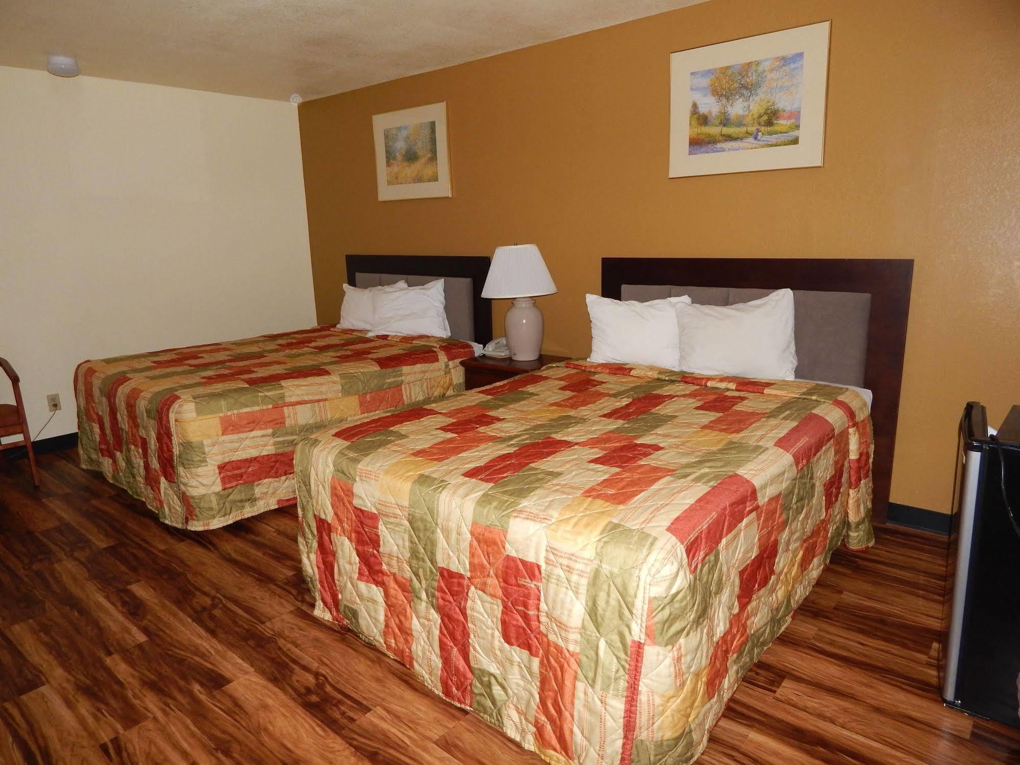 Regency Inn Iola Exterior foto